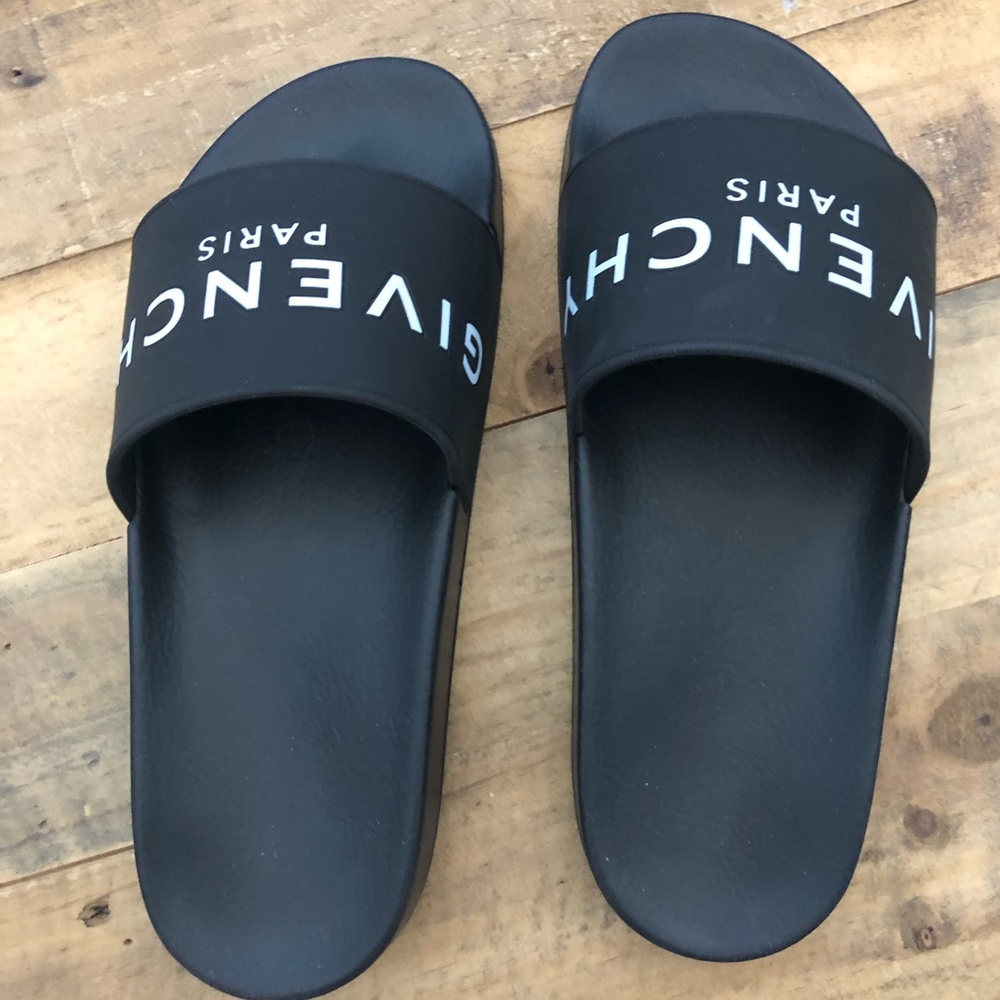 GIVENCHY Women's Logo Rubber Slide Sandals size 37